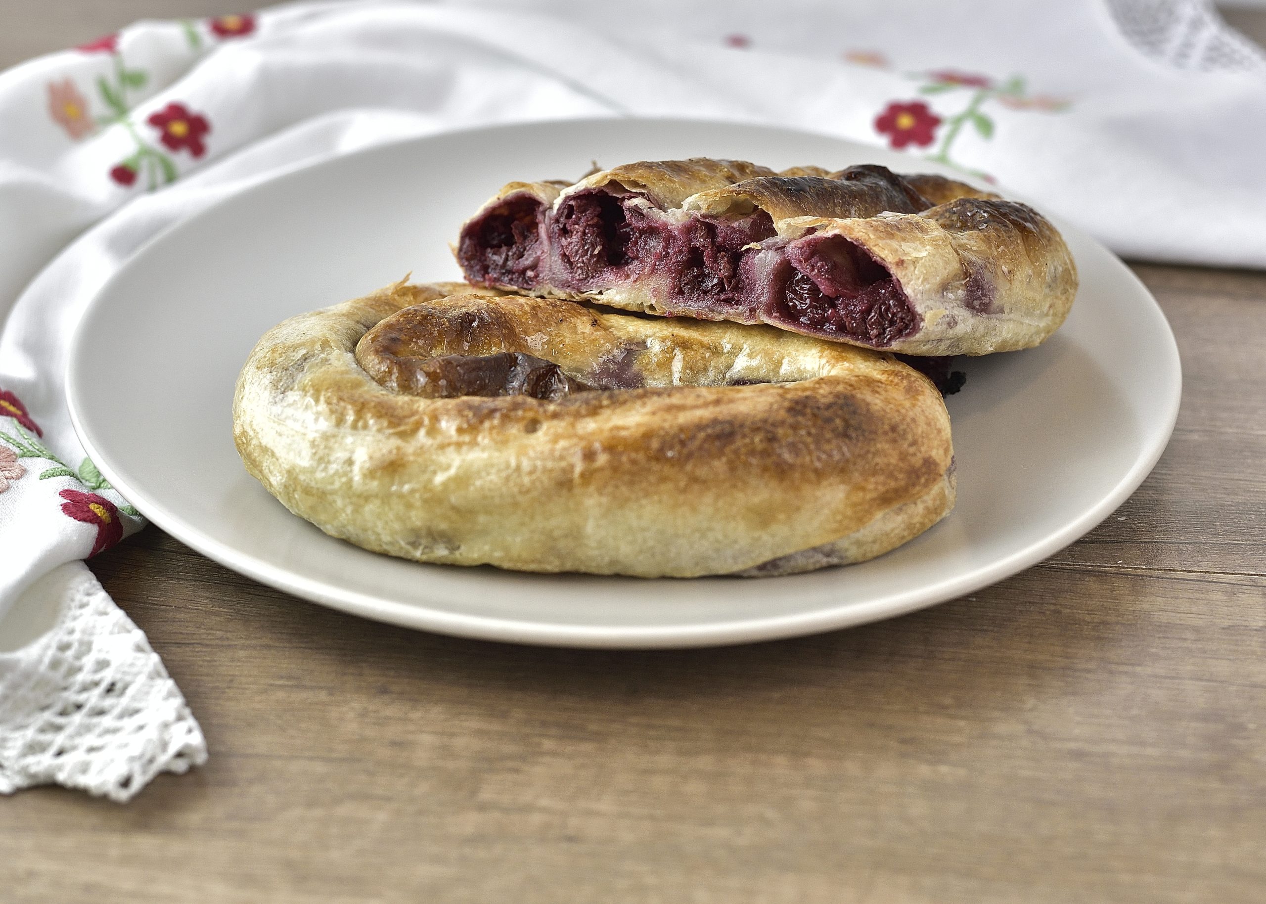 Pita sa Višnjama, 500g