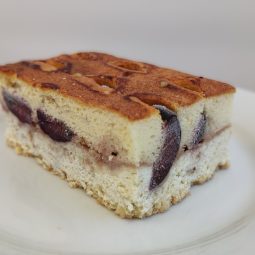 DOMAĆI KOLAČ SA ŠLJIVAMA